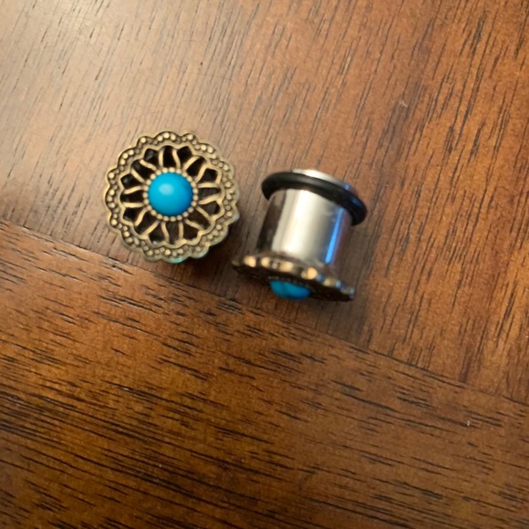 Plugs 00 - Picture 1 of 2
